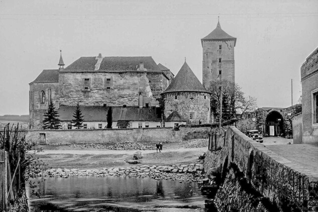 Hrad Švihov, Pohled na hrad ze severu (okna 2. patra jsou zazděná, vnitřkem prochází komíny), 1930? | © Fotoarchiv NPÚ GnŘ