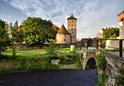 Vodní hrad Švihov - Galerie - Příchod z města