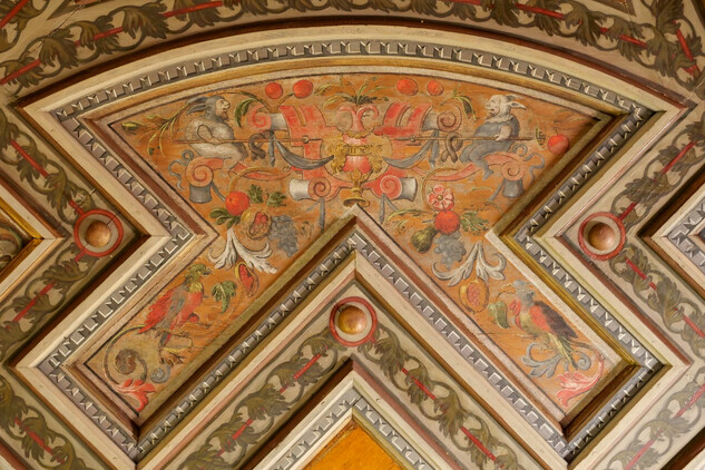 Hrad Švihov, Jižní sál, Dobrovický strop, ukázka groteskové kazety