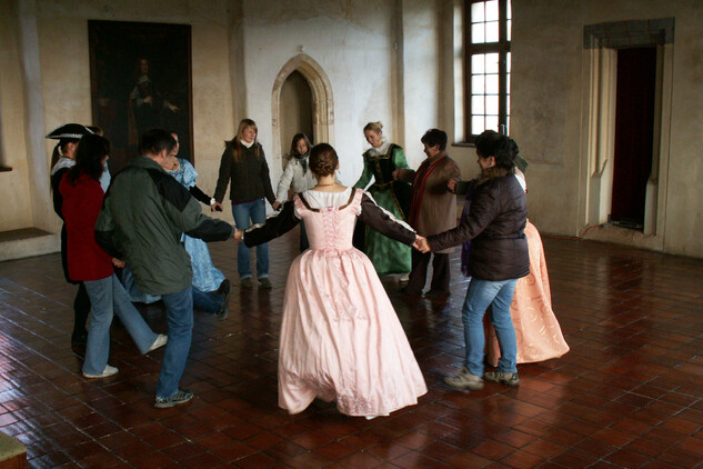 Vodní hrad Švihov - Galerie akcí - Ukázky tance v prohlídkách