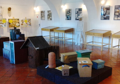Vodní hrad Švihov - Galerie výstav - Včelařská minivýstava